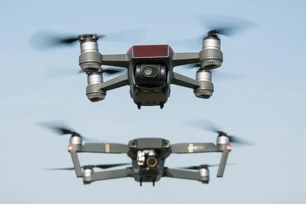 DJI-Mavic-Spark-Flying-Together_thumb