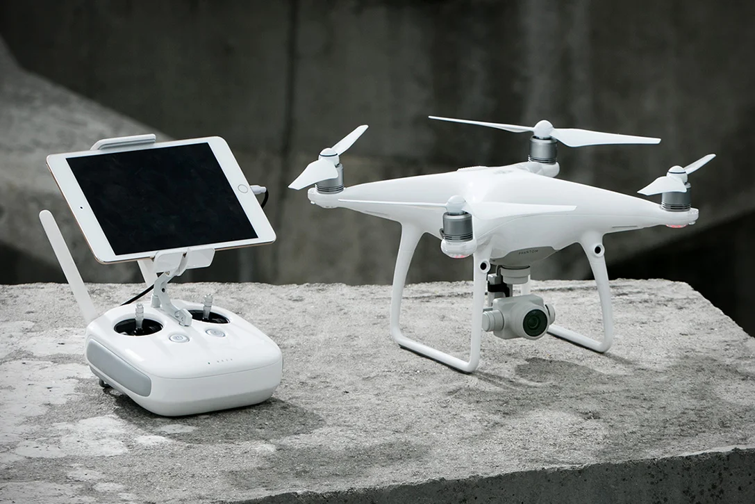 DJI-Phantom-4-Advanced-00